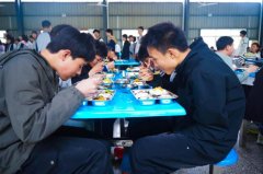 安徽铜陵：正在食堂 安心正在舌尖